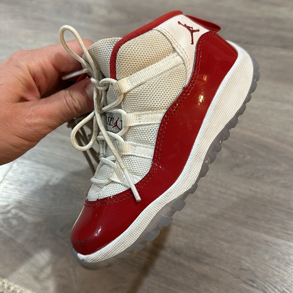 Air Jordan 11 Retro Cherry - Picture 4 of 6